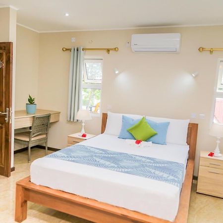 Jonc D'Or Villa Self Catering La Digue Exterior photo